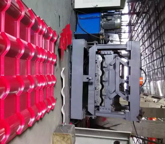屋顶板步进瓷砖卷成型机