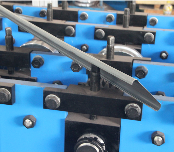 金属螺柱和轨道的干墙框架卷成型机