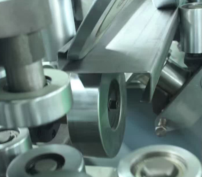 用于C Z U通道的干墙轮廓型卷辊成型机