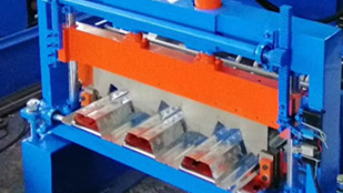 地板甲板卷成型机已准备好进出泰国