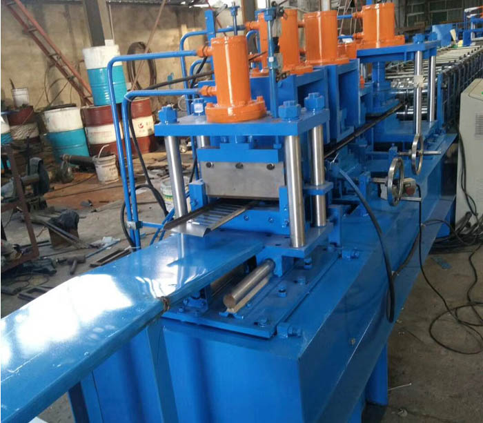 配电板和模块化制箱用金属板盒滚压机