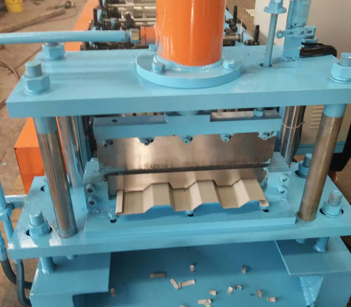 镀锌瓦楞纸板扣板屋顶板卷成型机