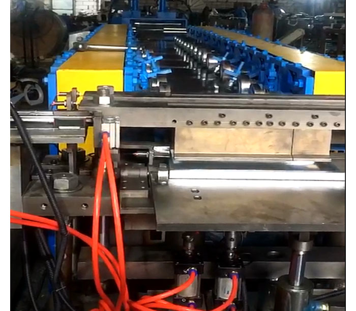 金属箱门盖成型机