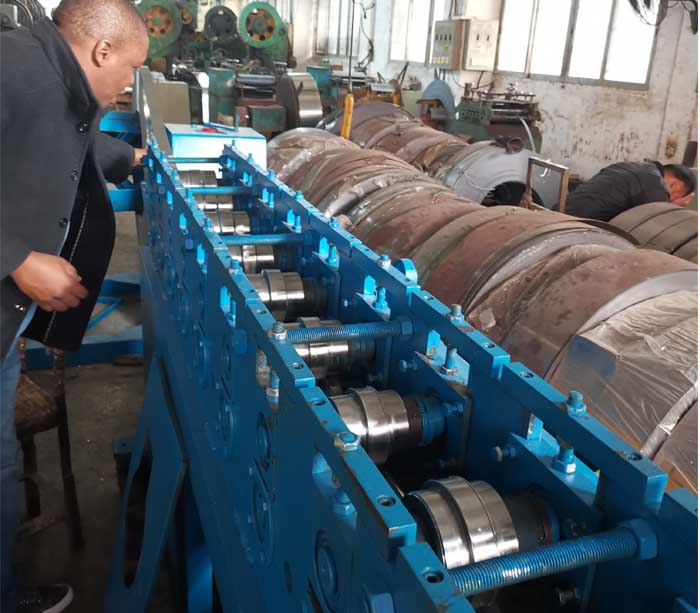 开关轨道生产线