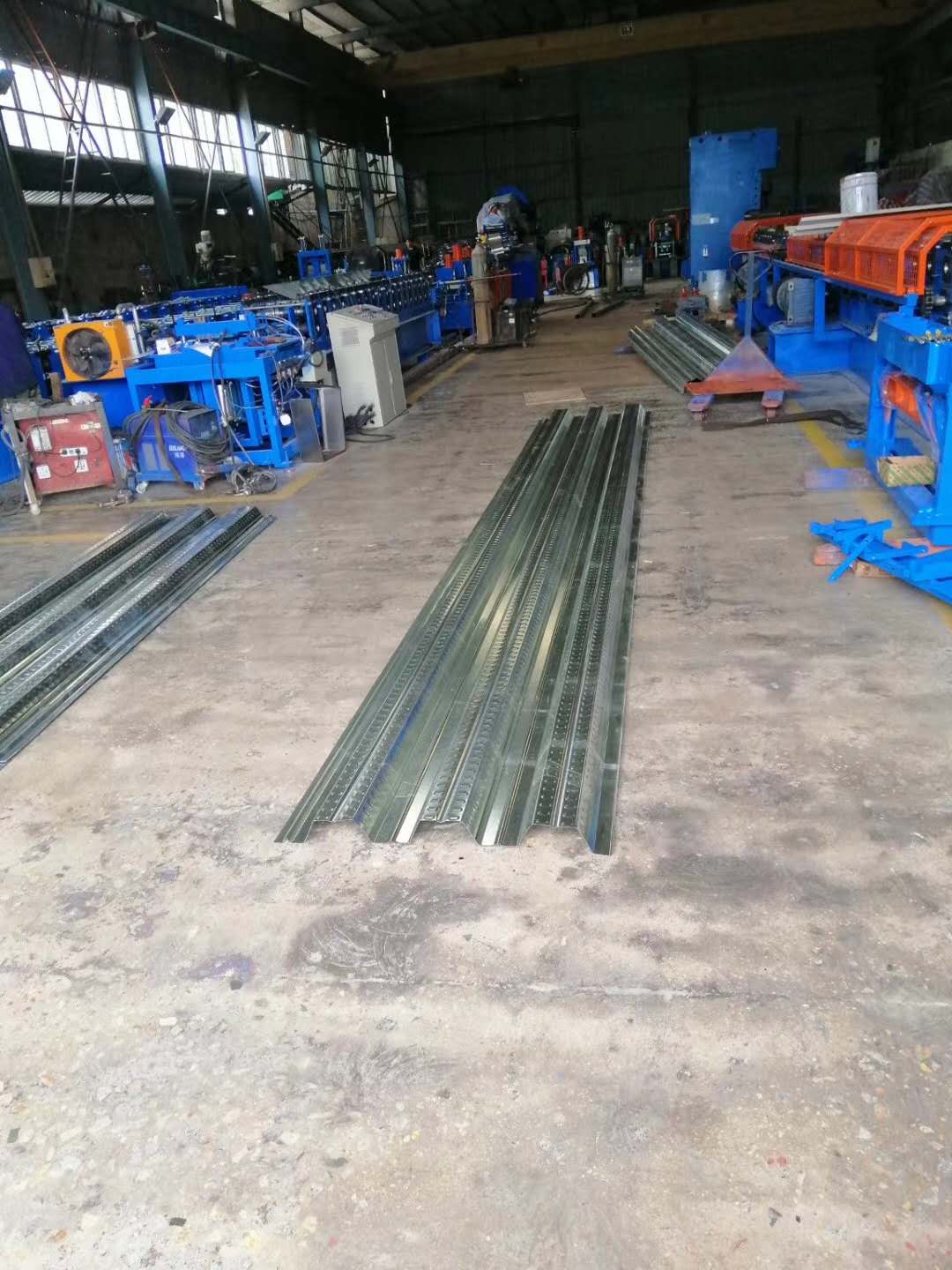 地板金属板成型机