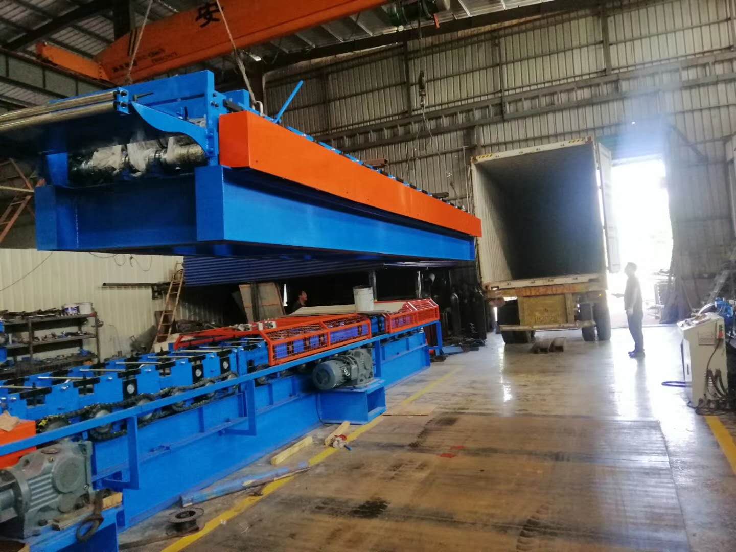 地板金属板成型机