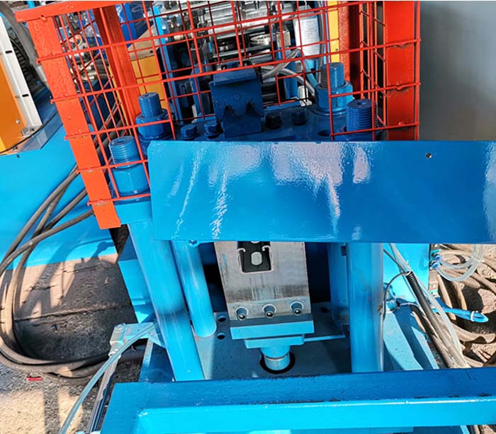 地面太阳能系统光伏沟槽滚压机