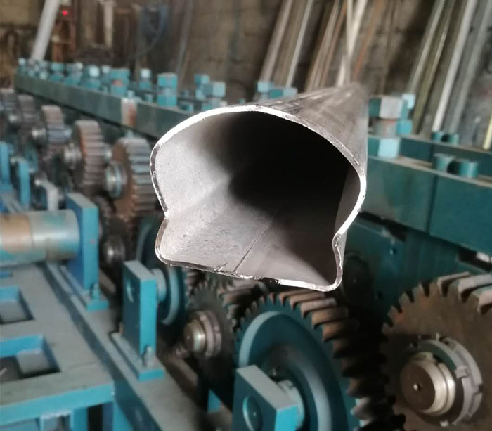 钢轨滚压成型机