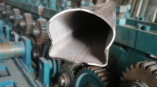 国产扶手辊成型机